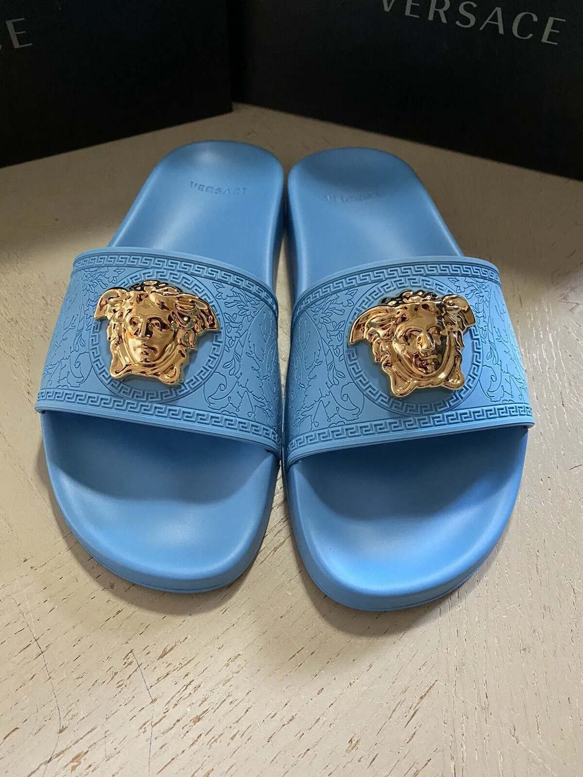 NIB $450 Versace Women Medusa Rubber Pool Slides Sandal Sky Blue 9.5 US/39.5 Eu