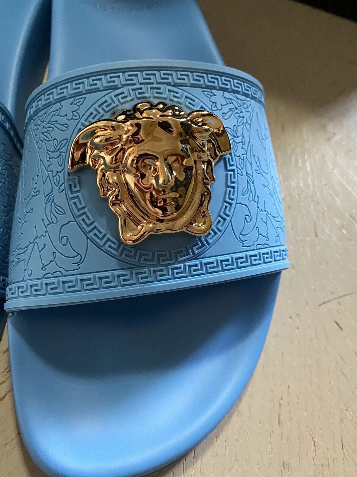 NIB $450 Versace Women Medusa Rubber Pool Slides Sandal Sky Blue 9.5 US/39.5 Eu