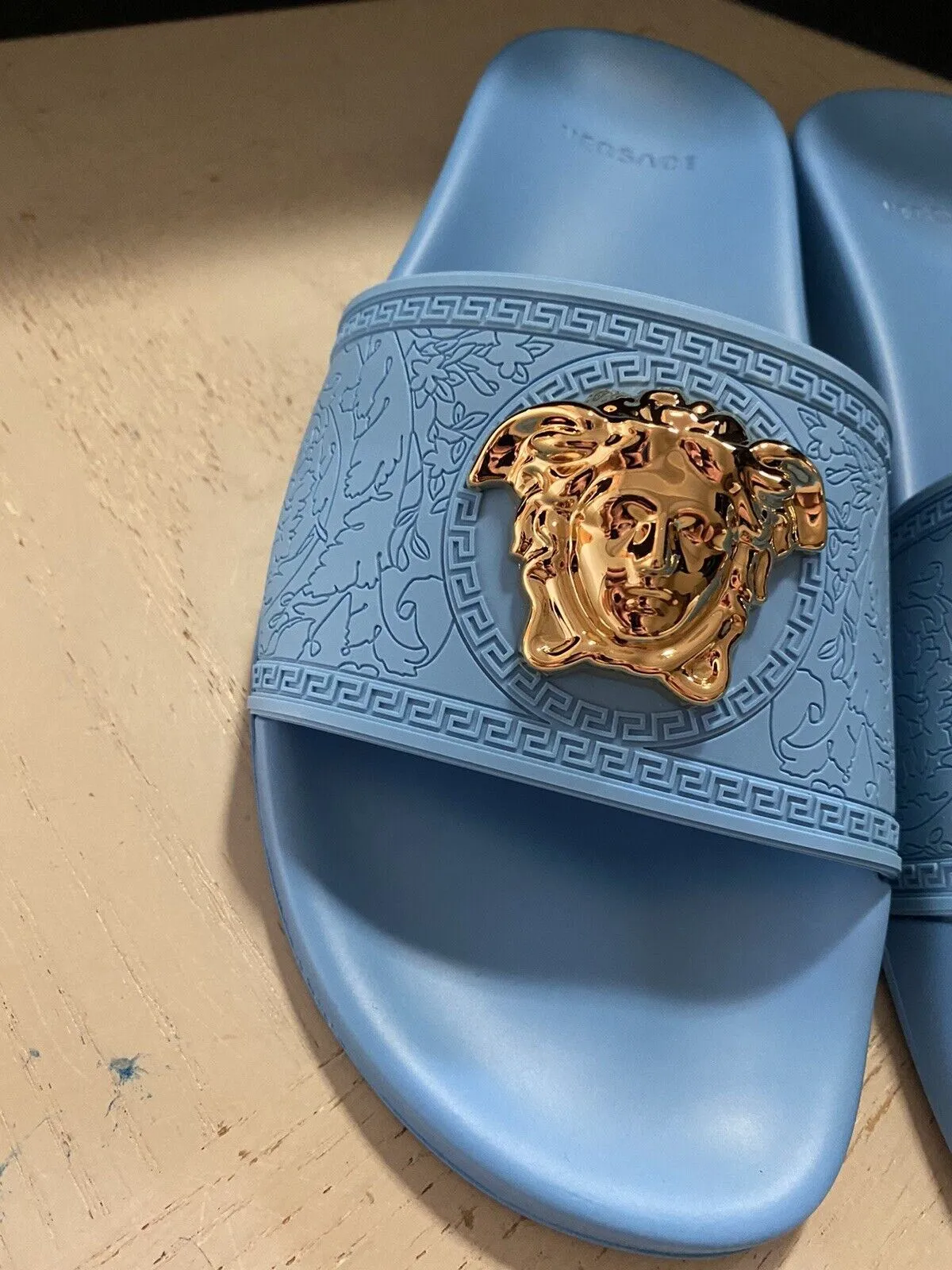 NIB $450 Versace Women Medusa Rubber Pool Slides Sandal Sky Blue 9.5 US/39.5 Eu