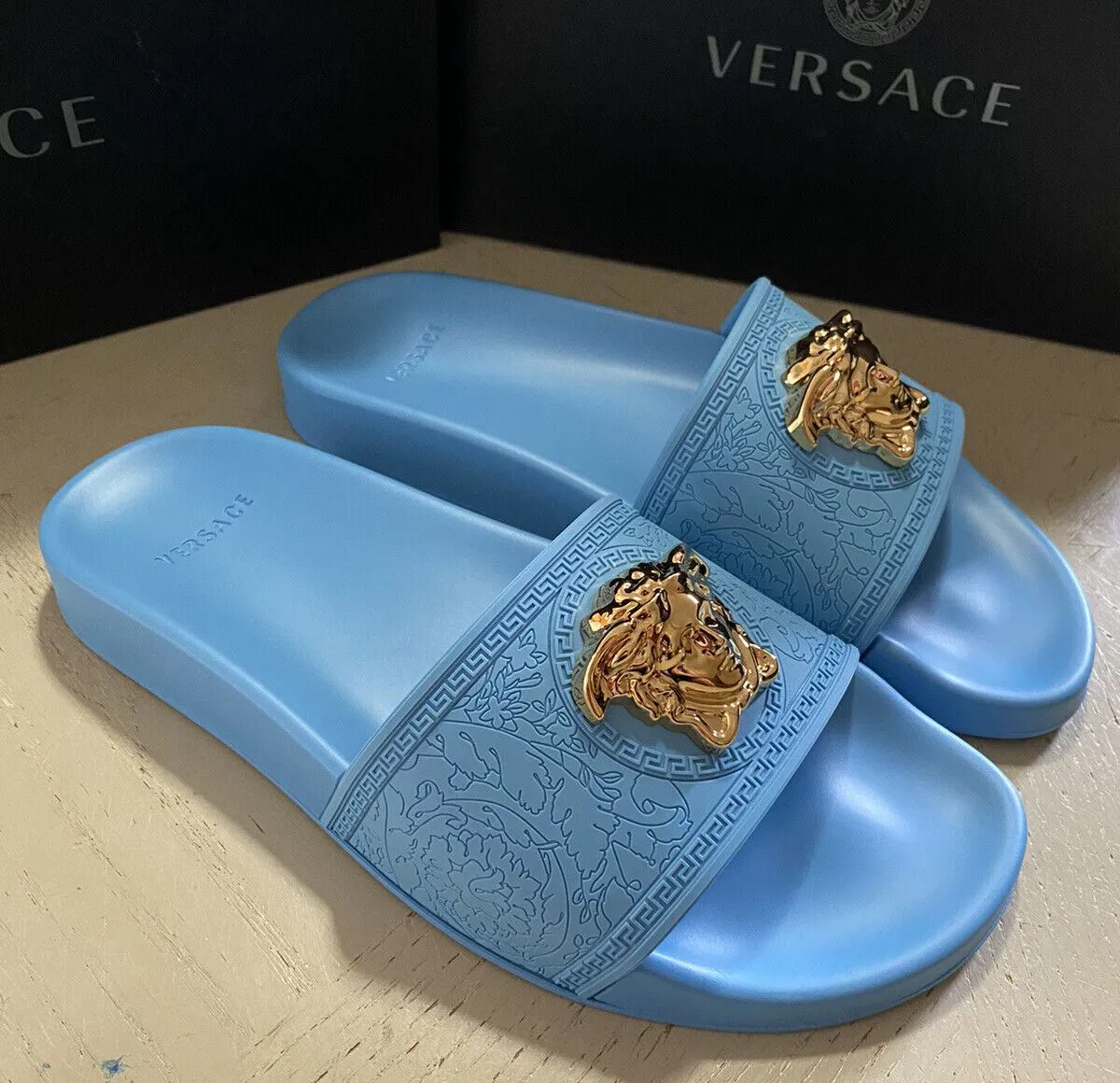 NIB $450 Versace Women Medusa Rubber Pool Slides Sandal Sky Blue 9.5 US/39.5 Eu