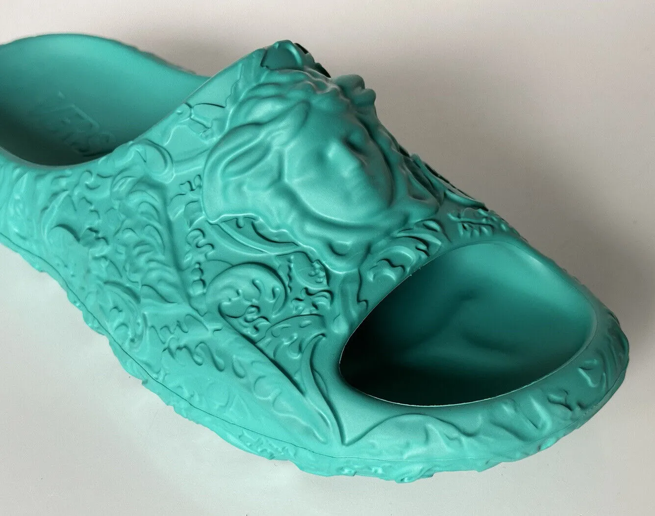 NIB $525 Versace Medusa Head Slides Pool Sandals Turquoise 10 US (43) 1005746 IT