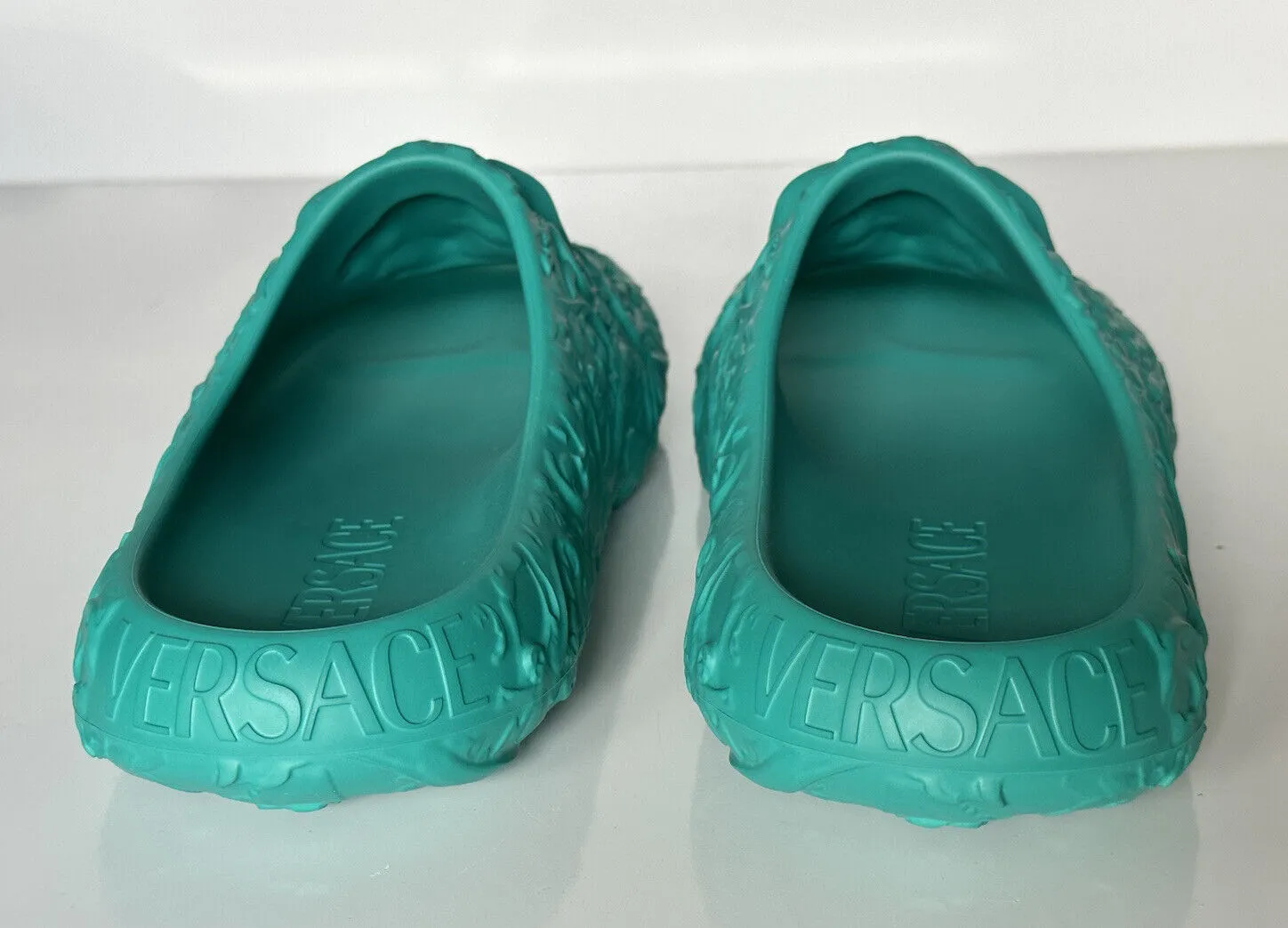 NIB $525 Versace Medusa Head Slides Pool Sandals Turquoise 10 US (43) 1005746 IT