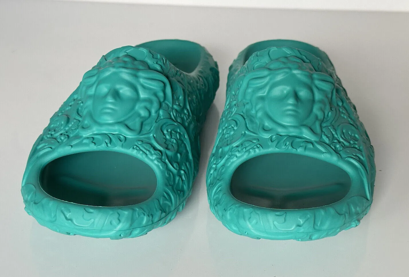 NIB $525 Versace Medusa Head Slides Pool Sandals Turquoise 11 US (44) 1005746 IT